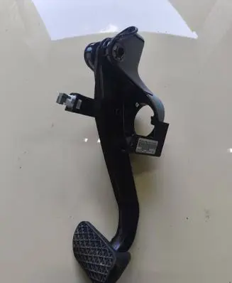 Mercedes-Benz E W212 Brake pedal A2042902001 P204290056