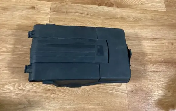 Volkswagen PASSAT B6 Battery box tray cover/lid 1K0915443A