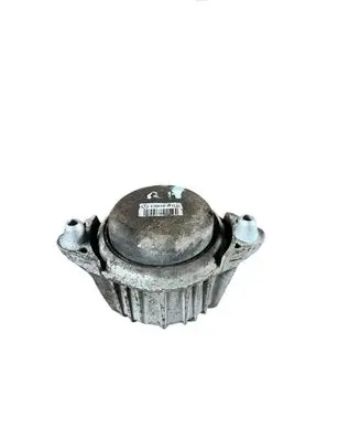 Mercedes-Benz CLS C218 X218 Engine mount bracket A2042405017Q1 2042405017Q1 A2042405017