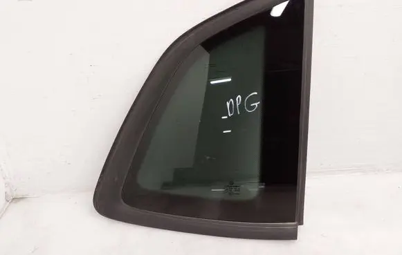 Volkswagen Tiguan Rear side window 571845042J