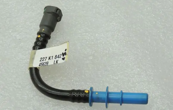 Nissan Navara D40 Fuel injector supply line/pipe 1751000Q0F