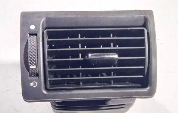 Ford Mondeo Mk III Dash center air vent grill