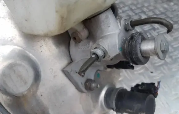 Mercedes-Benz S W220 Master brake cylinder
