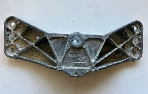 BMW 7 E65 E66 Gearbox mounting bracket 6759680