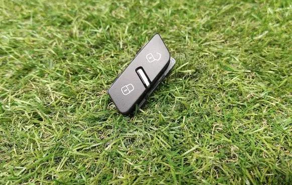 Volkswagen Touareg II Central locking switch button 7P6962126A
