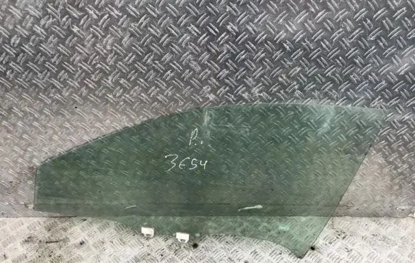 Honda Accord Front door window glass four-door