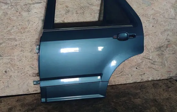 Cadillac SRX Rear door