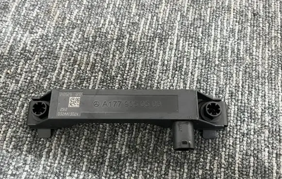 Mercedes-Benz CLA C118 X118 Keyless system antenna A1779050500