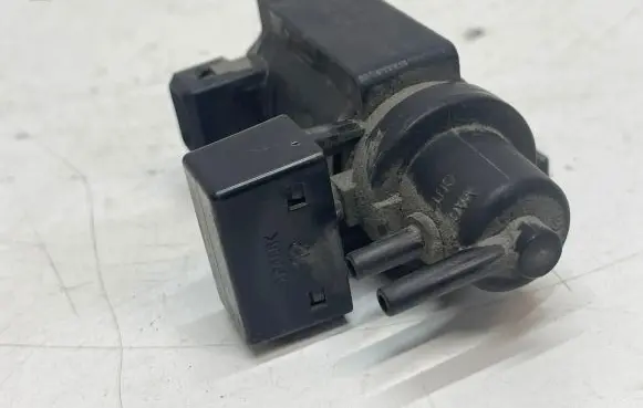 BMW 1 E81 E87 Turbo solenoid valve 7796634 07T034 70057900