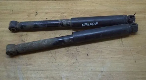Nissan Navara D40 Rear shock absorber/damper
