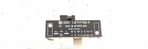 Volkswagen Golf IV Glow plug pre-heat relay 1J0919506K