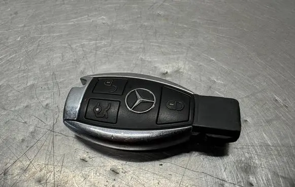 Mercedes-Benz C W204 Ignition key/card 