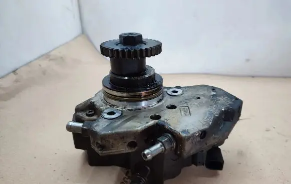 Jeep Grand Cherokee (WK) Fuel injection high pressure pump A6420700501