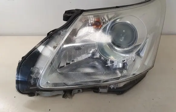 Toyota Avensis T270 Headlight/headlamp