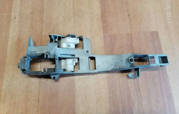 Front door exterior handle/bracket