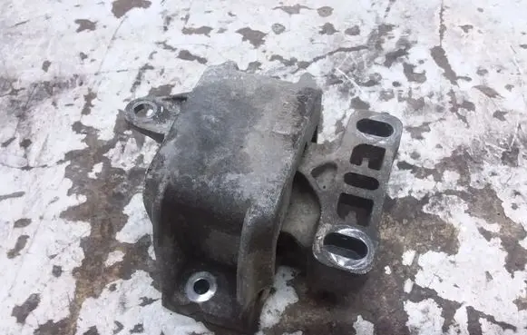 Volkswagen New Beetle Engine mount bracket 1J0199555