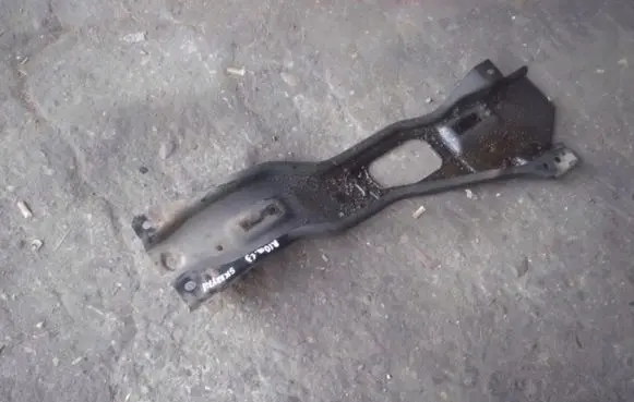 KIA Rio Engine mounting bracket