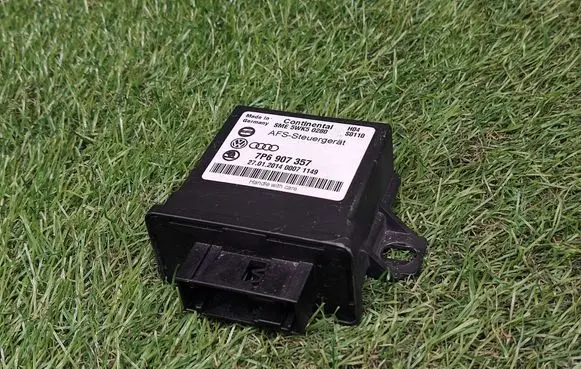 Volkswagen Touareg II Light module LCM 7P6907357