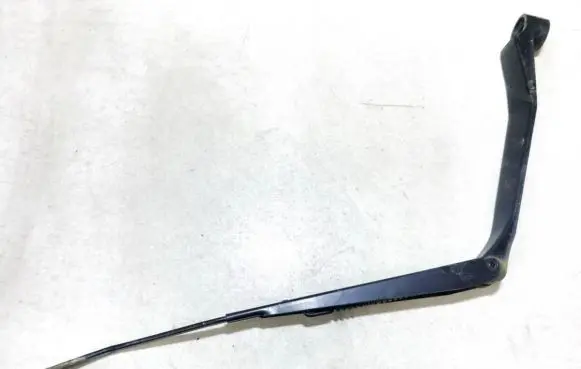 Toyota RAV 4 (XA20) Front wiper blade arm