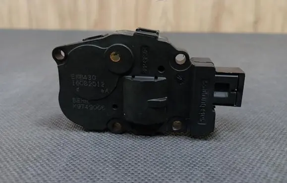 Mercedes-Benz E A207 A/C air flow flap actuator/motor 2219066900 A2219066900 K9749006EA