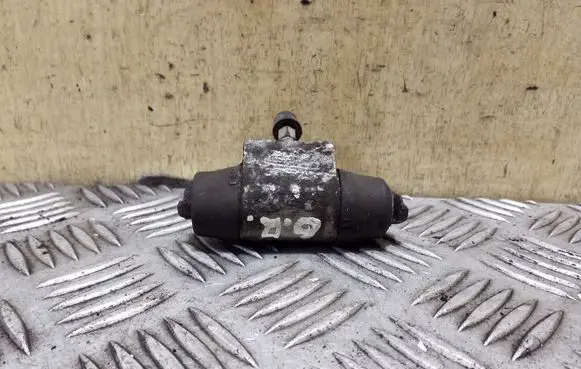 Volkswagen Polo V 6R Rear brake cylinder 