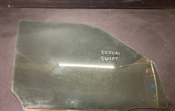 Suzuki Swift I Front door window glass four-door 43R005165
