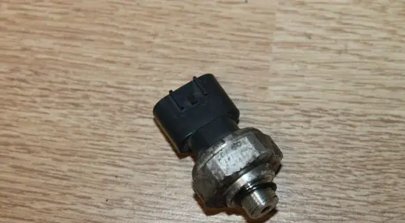 Toyota Avensis T250 Oil pressure sensor 4990007880