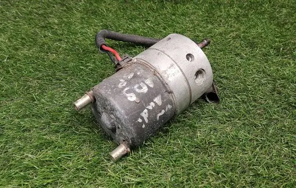 Audi A8 S8 D2 4D Brake power pressure regulator 8E0614175D