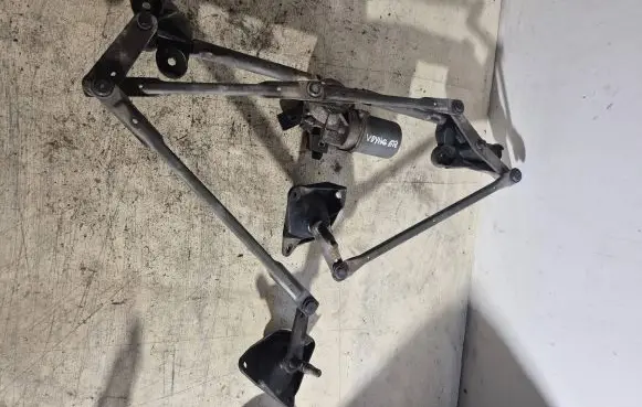 Chrysler Grand Voyager IV Front wiper linkage and motor
