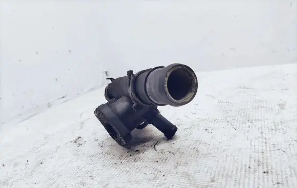 Volkswagen Touran I Engine coolant pipe/hose 038121132D