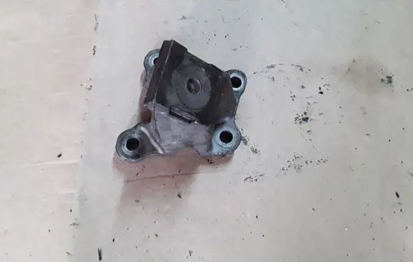Audi A6 S6 C6 4F Engine mounting bracket 4F0199307AA