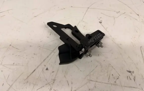 Mercedes-Benz G W463 2nd Gen Engine bonnet/hood lock/latch loop/hook MBZAM1 A2048800064