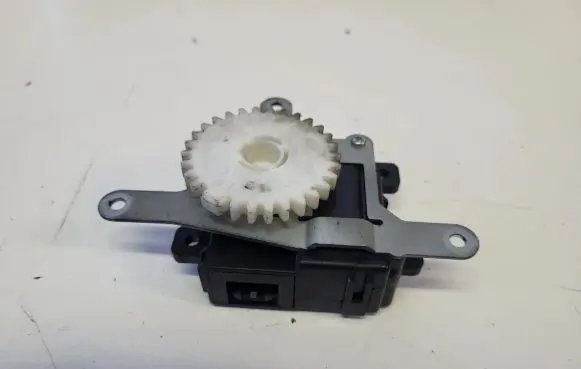 Toyota Avensis T270 A/C air flow flap actuator/motor 0638002160