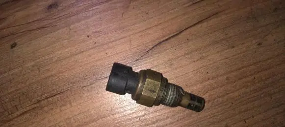 Chrysler Neon I Intake air temperature sensor 33004280
