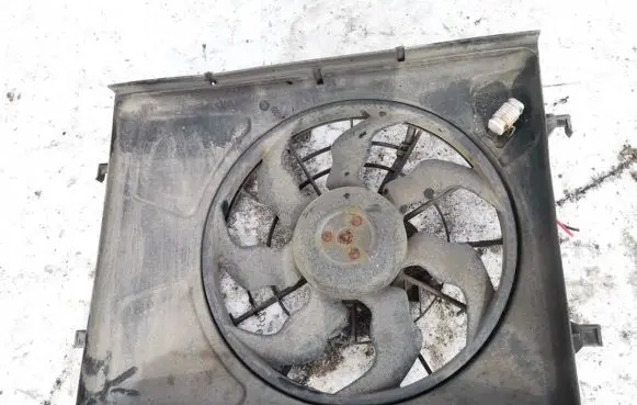 KIA Ceed Radiator cooling fan shroud