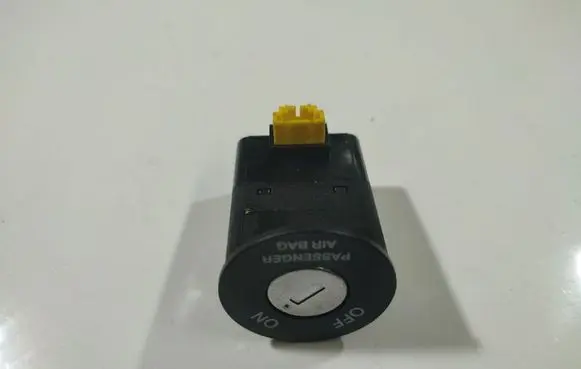 Hyundai i30 Passenger airbag on/off switch 