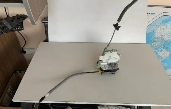 Audi Q7 4M Front door lock 8J2837015E