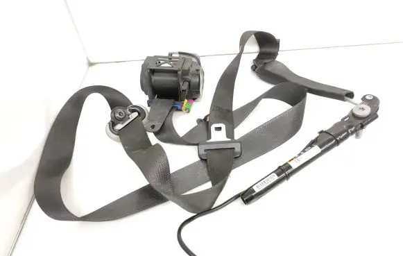Chevrolet Captiva Front seatbelt 95358487