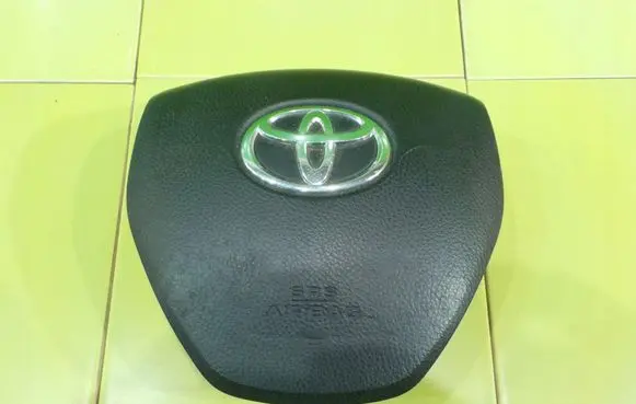 Toyota Yaris Steering wheel airbag 053757215