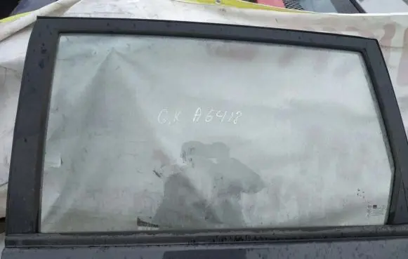 KIA Carens I Rear door window glass