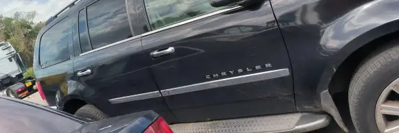 Chrysler Aspen Front door