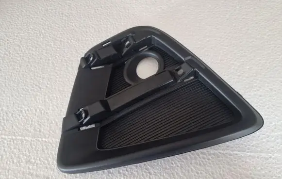 Front fog light trim/grill