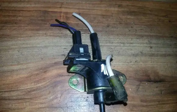 Ford Mondeo MK I Turbo solenoid valve 93bw19496ab