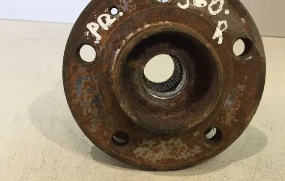 Volvo S60 Front wheel hub