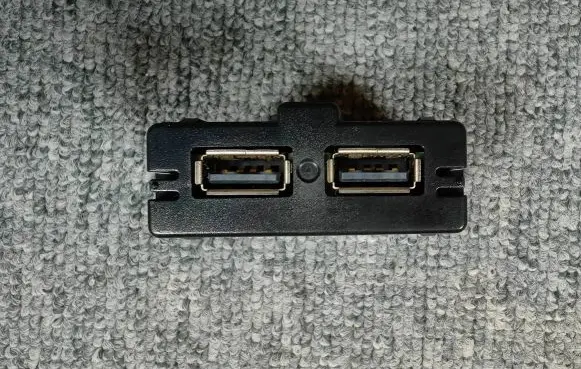 Seat Ateca USB socket connector 5Q0035726L 10201600015 HEB0DA