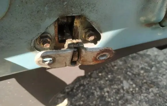 Front door check strap stopper