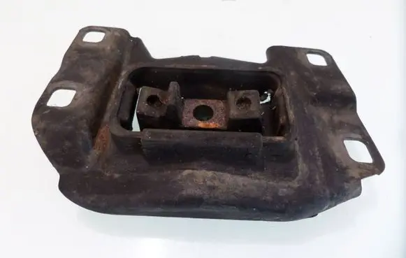Ford Focus Engine mount bracket 349249L