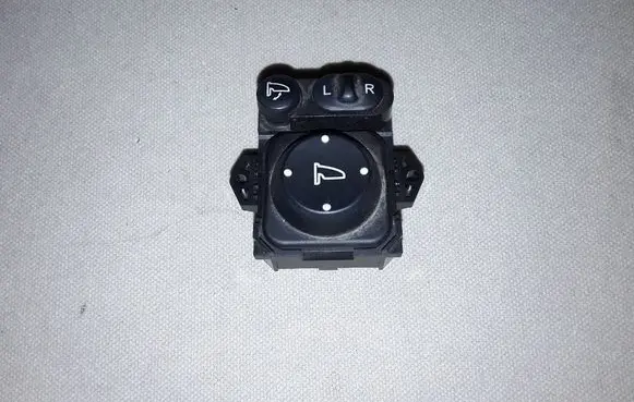 Honda CR-V Wing mirror switch T2AJ010