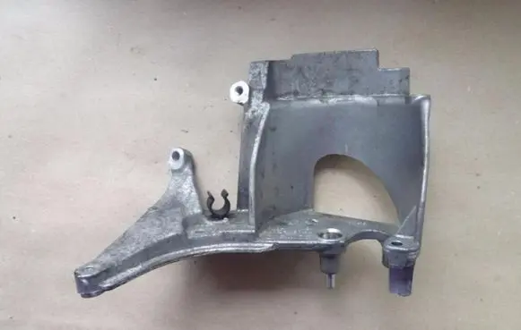 Citroen C4 I Picasso Engine mounting bracket 9672309780 VD171