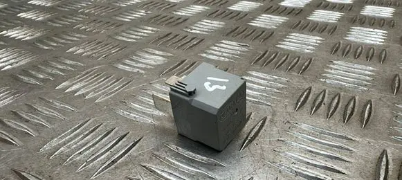 Mercedes-Benz E C207 W207 Other relay A0025428719